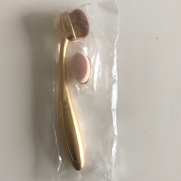 cosmetic brush - Picture 1 of 2